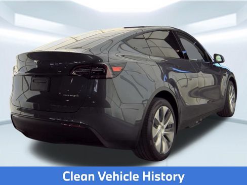 Used 2024 Tesla Model Y Long Range AWD/4WD image 2