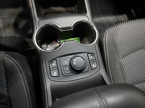 Used 2024 GMC Terrain SLE w/ Driver Convenience Package image 19