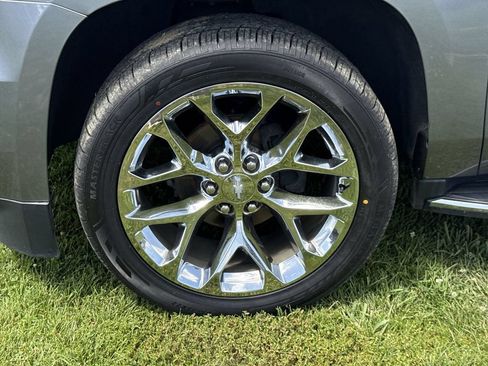Used 2020 Chevrolet Suburban Premier AWD/4WD image 2
