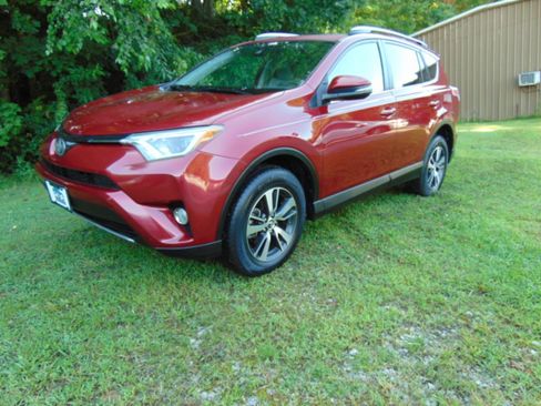 Used 2018 Toyota RAV4 XLE w/ Plus Extra Value Package FWD image 42