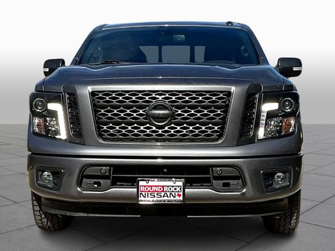 Used 2019 Nissan Titan SV w/ SV Convenience Package image 3