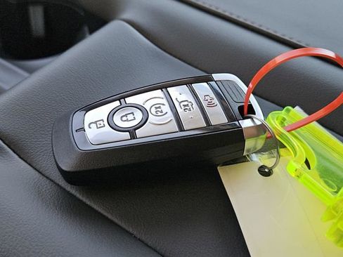 New 2025 Ford Expedition Active image 25