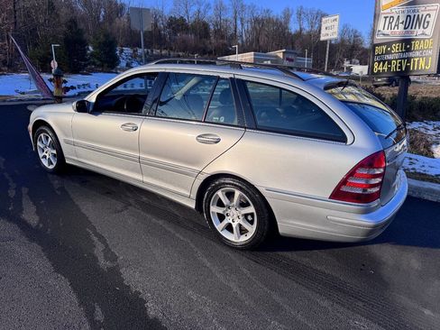 Used 2005 Mercedes-Benz C 240 4MATIC Wagon image 2