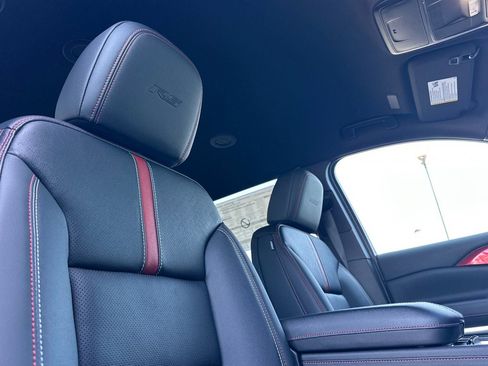 New 2026 Chevrolet Traverse RS image 18