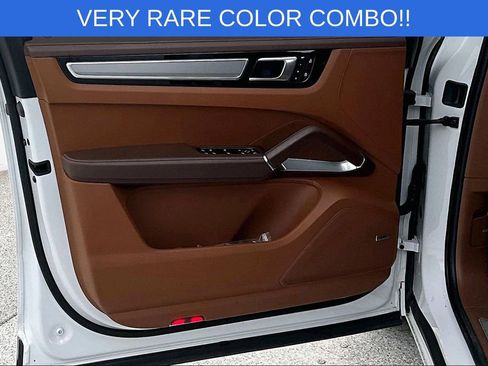 Used 2022 Porsche Cayenne Turbo S image 24