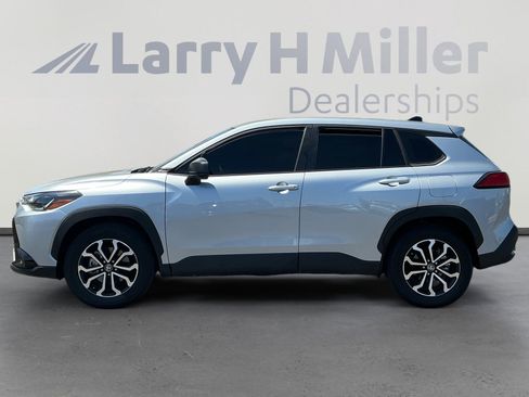 Used 2025 Toyota Corolla Cross AWD Hybrid image 2