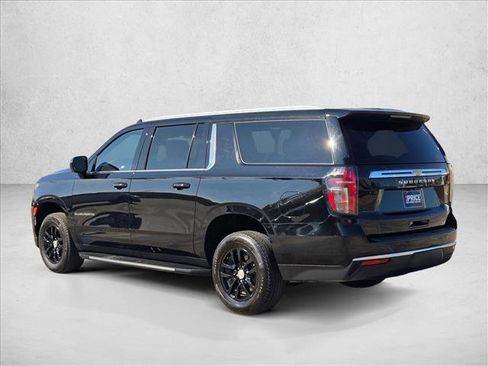 Used 2024 Chevrolet Suburban LT image 8