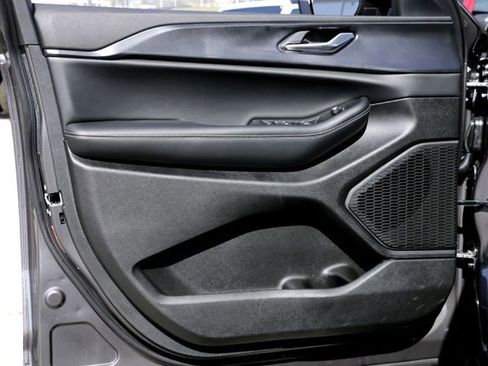 New 2025 Jeep Grand Cherokee L Laredo image 16