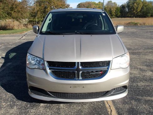 Used 2012 Dodge Grand Caravan SXT image 3