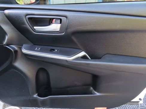 Used 2016 Toyota Camry SE FWD image 31