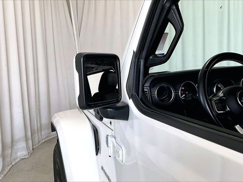 Used 2022 Jeep Wrangler Unlimited Sahara AWD/4WD image 10