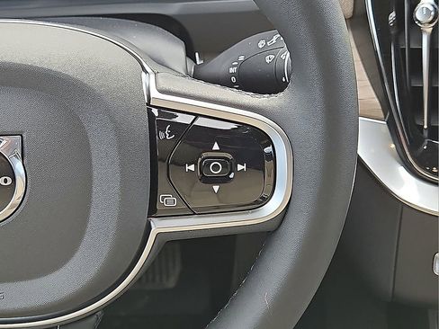 New 2026 Volvo XC90 B6 Plus w/ Protection Package Premier image 21