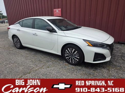 Used 2025 Nissan Altima 2.5 SV FWD image 1