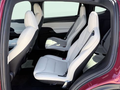 Used 2022 Tesla Model X Plaid image 33