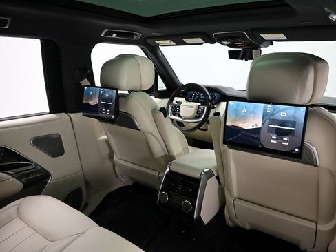 Used 2025 Land Rover Range Rover Long Wheelbase Autobiography image 15