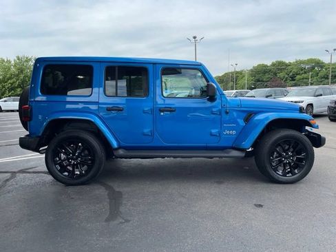 Used 2023 Jeep Wrangler Unlimited Sahara w/ Cold Weather Group AWD/4WD image 4