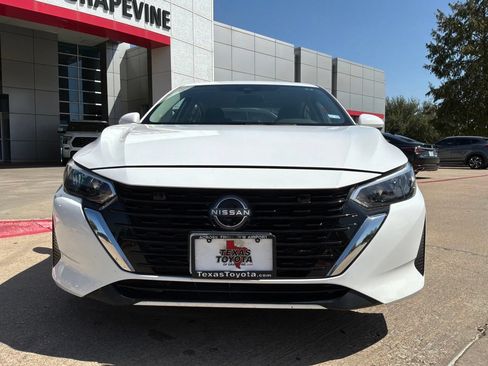 Used 2025 Nissan Sentra SV FWD image 3