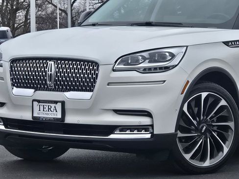 Used 2023 Lincoln Aviator Reserve w/ Equipment Group 201A image 2