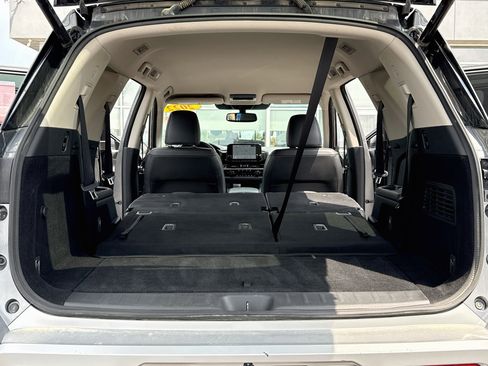 Used 2022 Nissan Pathfinder SL AWD/4WD image 7