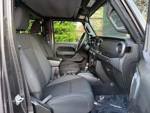 Used 2023 Jeep Wrangler Unlimited AWD/4WD image 36