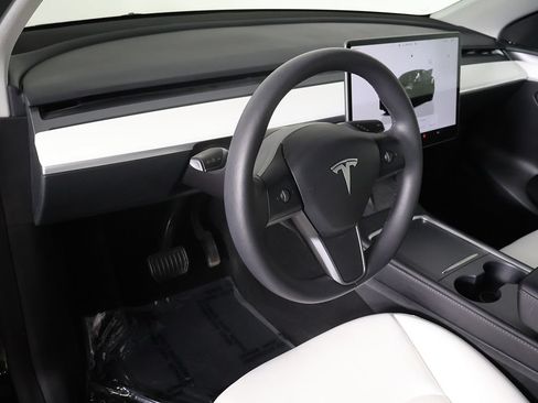 Used 2023 Tesla Model Y Long Range AWD/4WD image 27
