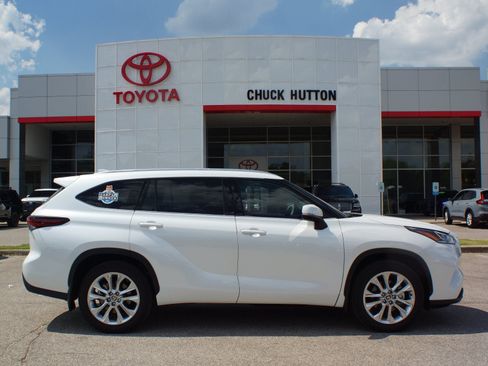 Used 2026 Toyota Highlander Limited AWD/4WD image 1