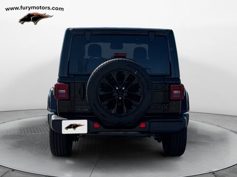 Used 2025 Jeep Wrangler Unlimited Sahara AWD/4WD image 4