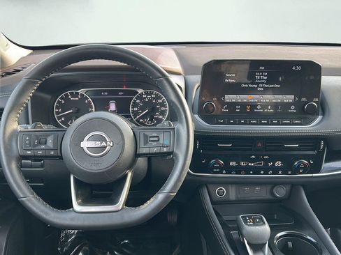 Used 2023 Nissan Rogue SL w/ SL Premium Package image 14