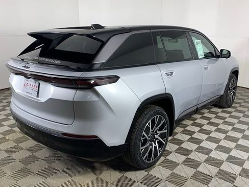 Used 2025 Jeep Wagoneer S Limited image 11