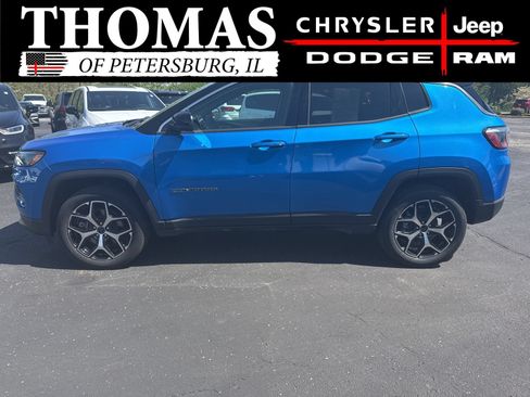 Used 2025 Jeep Compass Limited AWD/4WD image 3
