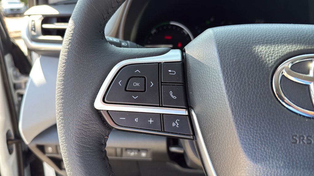 Used 2026 Toyota Sienna XLE FWD image 29