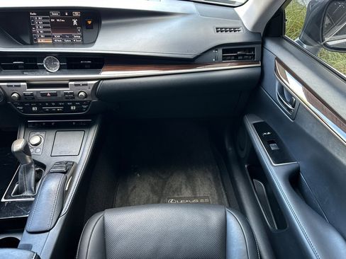 Used 2016 Lexus ES 300h image 29