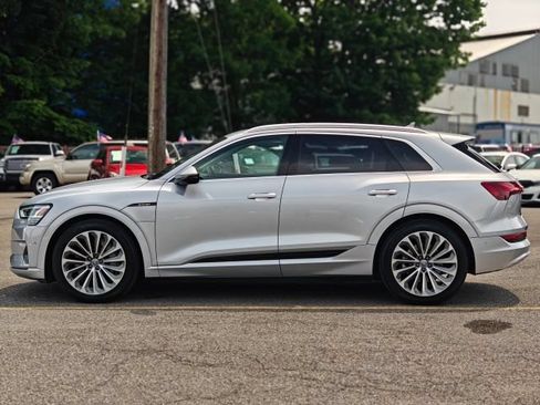 Used 2019 Audi e-tron Prestige w/ Prestige Package AWD/4WD image 14