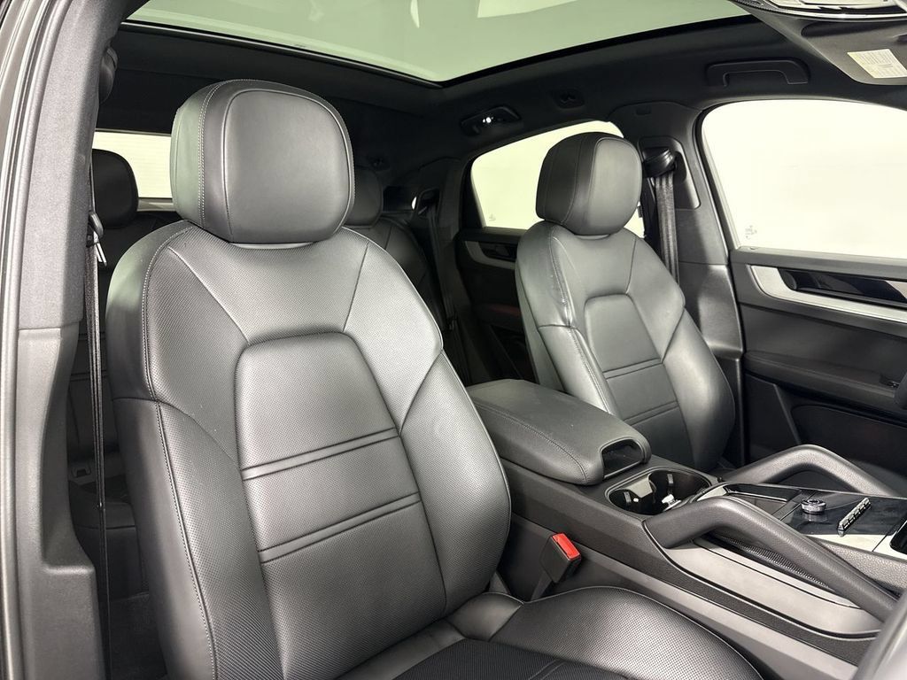 Certified 2024 Porsche Cayenne Coupe AWD/4WD image 23