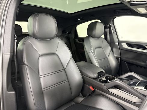 Certified 2024 Porsche Cayenne Coupe AWD/4WD image 23