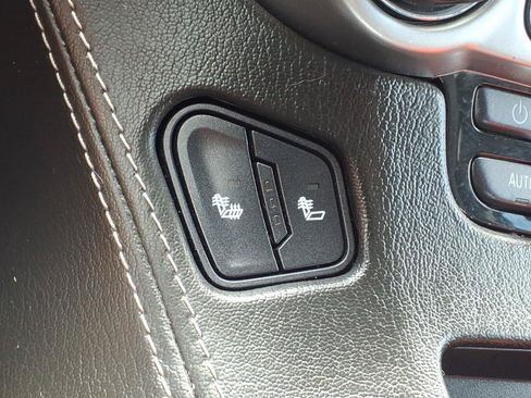 Used 2018 Chevrolet Suburban LT AWD/4WD image 17