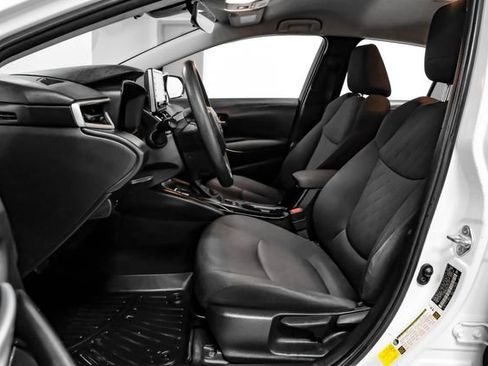 Used 2021 Toyota Corolla LE image 4