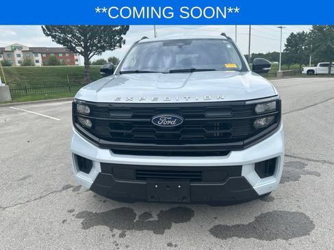 Used 2025 Ford Expedition Max Active AWD/4WD image 2
