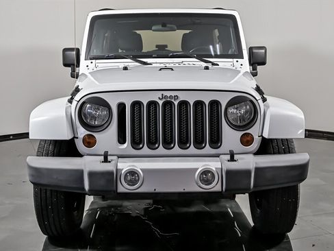 Used 2012 Jeep Wrangler Unlimited Sahara w/ Connectivity Group AWD/4WD image 4