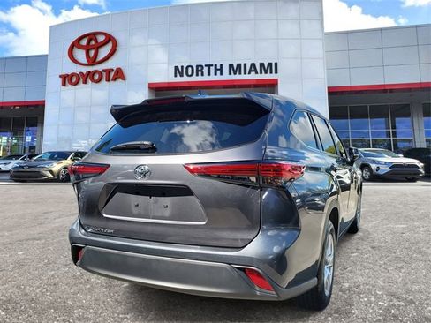 Used 2023 Toyota Highlander L image 4