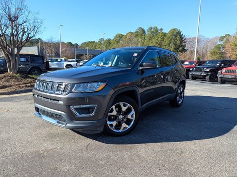 Used 2019 Jeep Compass Limited image 1