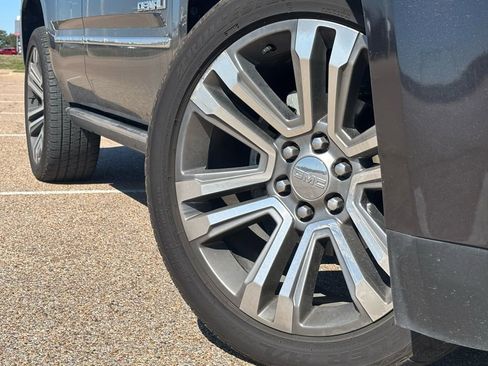 Used 2018 GMC Yukon Denali w/ Denali Ultimate Package image 3