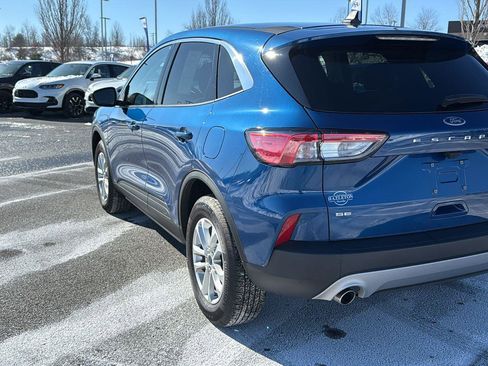 Used 2022 Ford Escape SE image 9