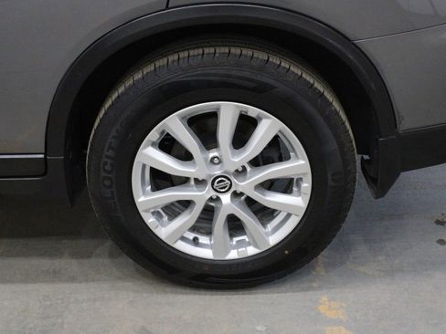 Used 2020 Nissan Rogue SV image 43