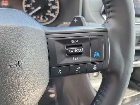 Used 2025 Nissan Rogue SV FWD image 29