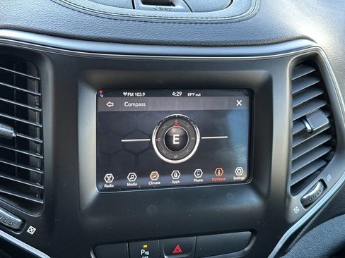 Used 2019 Jeep Cherokee Latitude Plus FWD image 26