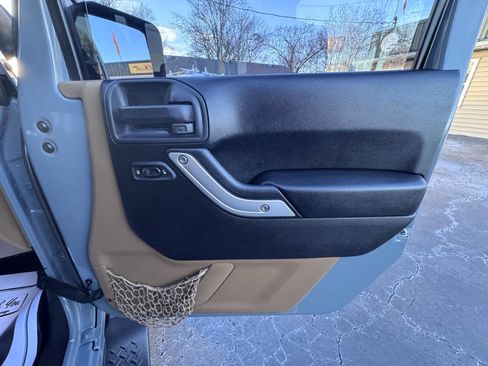 Used 2015 Jeep Wrangler Unlimited Sahara image 42