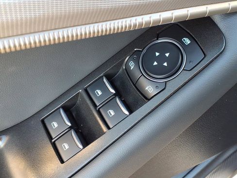 Used 2025 Ford Explorer Active w/ Active Comfort Package image 11