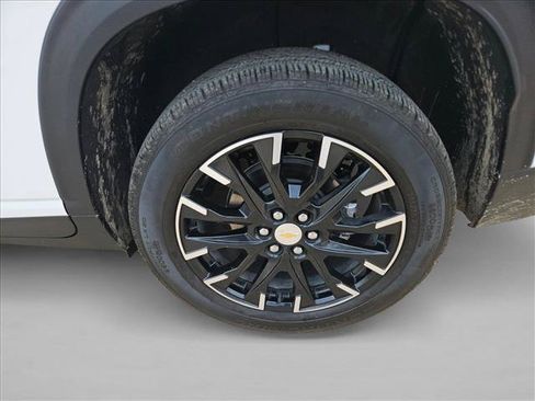 Used 2026 Chevrolet Traverse LT w/ Sun and Wheel Package FWD image 9