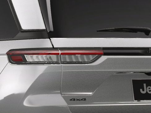 New 2025 Jeep Grand Cherokee Limited w/ Black Appearance Package image 10